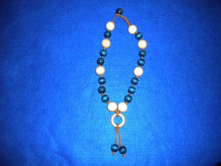 Collar bolas de madera