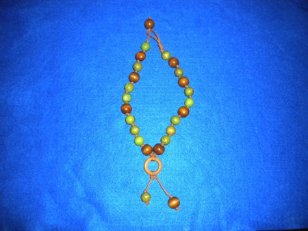 Collar bolas de madera